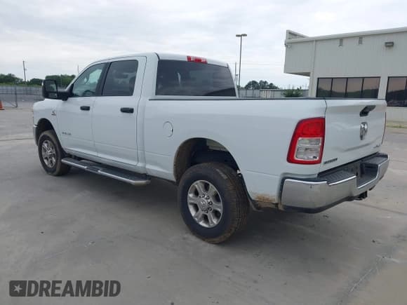 ✅ 2024 Ram 2500 Big Horn • VIN: 3C6UR5DL5RG291586 • Lot: 42152080. Wystawiony na IAAI z przebiegiem 42 173 mil. Bezpłatny archiwum sprzedaży aukcyjnych z USA i szczegółowy raport historii pojazdu na DreamBid. Zdjęcie 3.