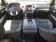 ✅ 2017 Toyota Tundra SR5 • VIN: 5TFEY5F12HX228807 • Lot: 58017625. Wystawiony na Copart z przebiegiem 111 789 mil. Bezpłatny archiwum sprzedaży aukcyjnych z USA i szczegółowy raport historii pojazdu na DreamBid. Zdjęcie 8.