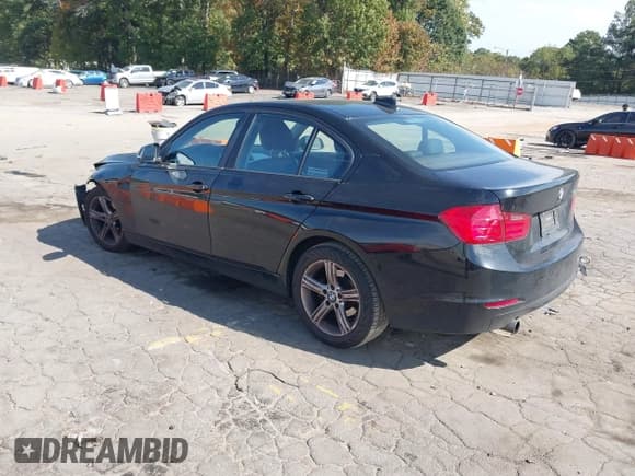✅ 2014 BMW 3 Series 320i • VIN: WBA3B1C52EK131797 • Lot: 43500057. Listed on IAAI with 147,000 mi. Free auction sales archive from the USA and detailed vehicle history report at DreamBid. Image 3.