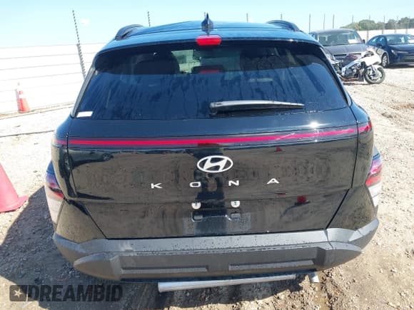✅ 2025 Hyundai Kona SEL • VIN: KM8HB3AB6SU307646 • Lot: 43621100. Listed on IAAI with 8,945 mi. Free auction sales archive from the USA and detailed vehicle history report at DreamBid. Image 15.