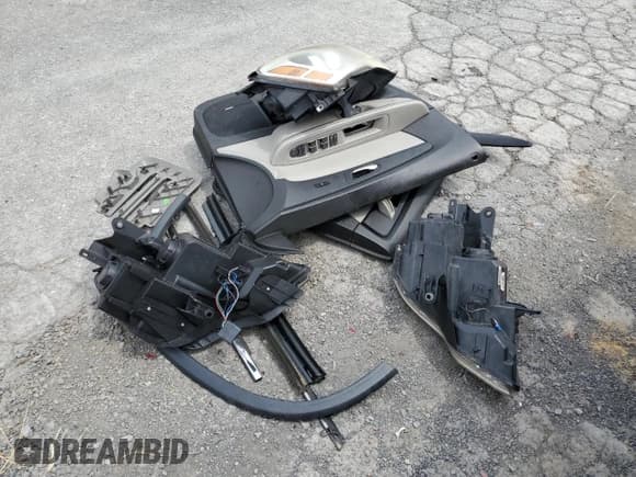 ✅ 2009 GMC Acadia SLT2 • VIN: 1GKER33D49J116518 • Lot: 68168905. Listed on Copart with 182,604 mi. Free auction sales archive from the USA and detailed vehicle history report at DreamBid. Image 13.