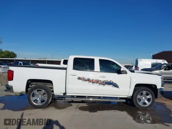 ✅ 2018 Chevrolet Silverado 1500 LT • VIN: 3GCPCREC2JG163338 • Lot: 43656262. Wystawiony na IAAI z przebiegiem 110 223 mil. Bezpłatny archiwum sprzedaży aukcyjnych z USA i szczegółowy raport historii pojazdu na DreamBid. Zdjęcie 14.