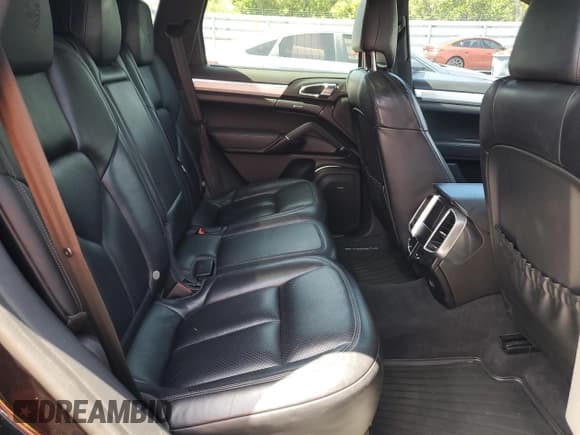 ✅ 2017 Porsche Cayenne S E-Hybrid • VIN: WP1AE2A28HLA70632 • Лот: 57357425. Опубликован ранее на Copart с пробегом 202 772 миль. Бесплатный доступ к архиву аукционных продаж из США и подробный отчёт об истории автомобиля на DreamBid. Изображение 10.