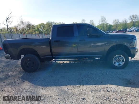 ✅ 2018 Ram 2500 Tradesman • VIN: 3C6UR5CL1JG390282 • Lot: 42133001. Listed on IAAI with 256,087 mi. Free auction sales archive from the USA and detailed vehicle history report at DreamBid. Image 13.