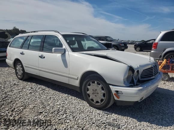 ✅ 1999 Mercedes-Benz E 320 • VIN: WDBJH65F1XA811693 • Lot: 69370604. Listed on Copart with 128,876 mi. Free auction sales archive from the USA and detailed vehicle history report at DreamBid. Image 4.