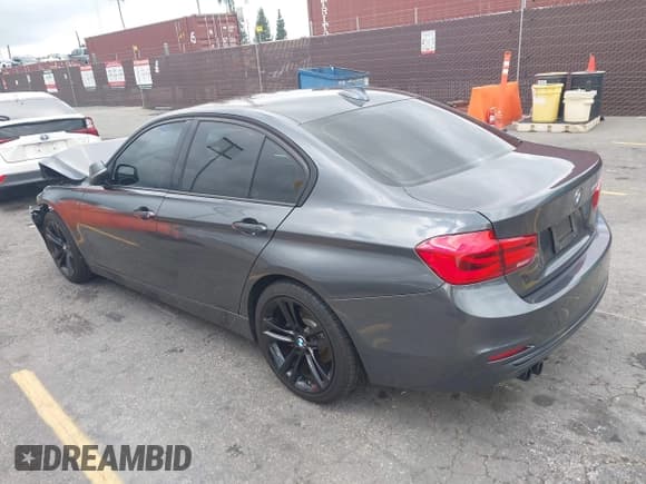✅ 2016 BMW 3 Series 328i • VIN: WBA8E9C54GK647982 • Lot: 43760406. Listed on IAAI with 117,037 mi. Free auction sales archive from the USA and detailed vehicle history report at DreamBid. Image 3.