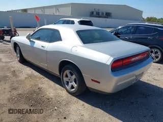 ✅ 2010 Dodge Challenger SE • VIN: 2B3CJ4DV3AH322363 • Lot: 43552560. Wystawiony na IAAI z przebiegiem 168 371 mil. Bezpłatny archiwum sprzedaży aukcyjnych z USA i szczegółowy raport historii pojazdu na DreamBid. Zdjęcie 3.
