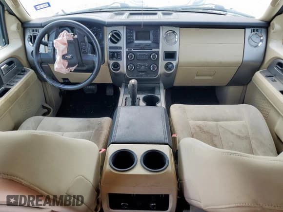 ✅ 2015 Ford Expedition XLT • VIN: 1FMJU1HT8FEF25117 • Lot: 68664715. Wystawiony na Copart z przebiegiem 147 510 mil. Bezpłatny archiwum sprzedaży aukcyjnych z USA i szczegółowy raport historii pojazdu na DreamBid. Zdjęcie 8.