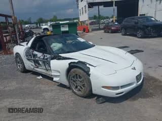 ✅ 1998 Chevrolet Corvette • VIN: 1G1YY22G9W5123561 • Lot: 42463204. Wystawiony na IAAI z przebiegiem 63 916 mil. Bezpłatny archiwum sprzedaży aukcyjnych z USA i szczegółowy raport historii pojazdu na DreamBid. Zdjęcie 1.