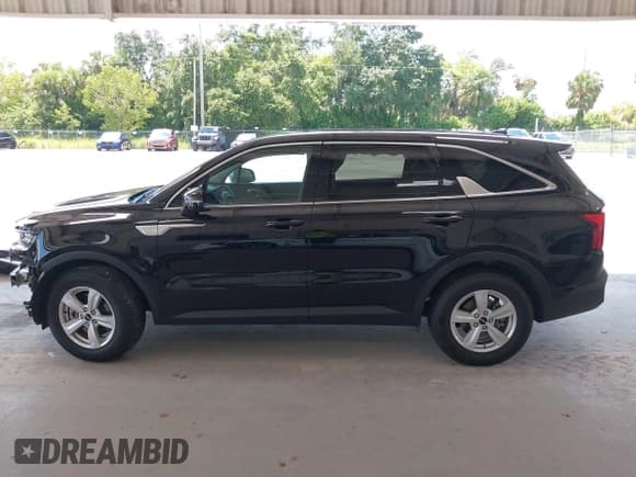✅ 2023 Kia Sorento LX • VIN: 5XYRG4LC9PG170703 • Lot: 43094607. Wystawiony na IAAI z przebiegiem 41 070 mil. Bezpłatny archiwum sprzedaży aukcyjnych z USA i szczegółowy raport historii pojazdu na DreamBid. Zdjęcie 14.