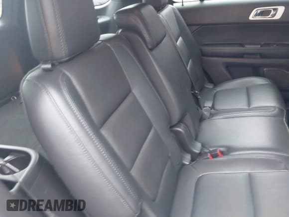 ✅ 2015 Ford Explorer XLT • VIN: 1FM5K8D87FGB15026 • Lot: 43636186. Wystawiony na IAAI z przebiegiem 132 360 mil. Bezpłatny archiwum sprzedaży aukcyjnych z USA i szczegółowy raport historii pojazdu na DreamBid. Zdjęcie 8.