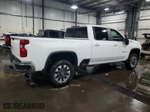 ✅ 2022 Chevrolet Silverado 2500HD LT • VIN: 1GC4YNEY9NF159531 • Лот: 89679175. Опубликован ранее на Copart с пробегом Не указан. Бесплатный доступ к архиву аукционных продаж из США и подробный отчёт об истории автомобиля на DreamBid. Изображение 3.