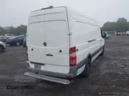 ✅ 2011 Mercedes-Benz Sprinter Cargo • VIN: WD3PE8CB6B5574209 • Lot: 42972656. Wystawiony na IAAI z przebiegiem 257 290 mil. Bezpłatny archiwum sprzedaży aukcyjnych z USA i szczegółowy raport historii pojazdu na DreamBid. Zdjęcie 4.