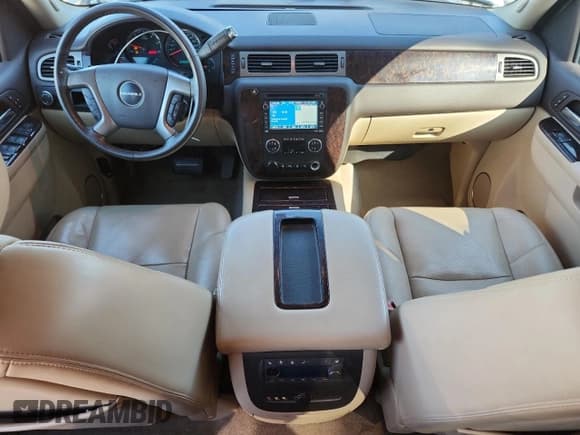 ✅ 2010 GMC Yukon Denali • VIN: 1GKUKEEF0AR179714 • Lot: 87252675. Wystawiony na Copart z przebiegiem 157 330 mil. Bezpłatny archiwum sprzedaży aukcyjnych z USA i szczegółowy raport historii pojazdu na DreamBid. Zdjęcie 8.