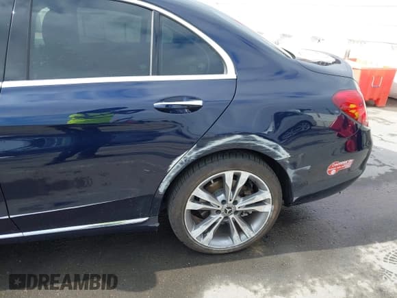 ✅ 2018 Mercedes-Benz C 350e • VIN: 55SWF4HB2JU270404 • Lot: 42346589. Wystawiony na IAAI z przebiegiem 87 320 mil. Bezpłatny archiwum sprzedaży aukcyjnych z USA i szczegółowy raport historii pojazdu na DreamBid. Zdjęcie 6.