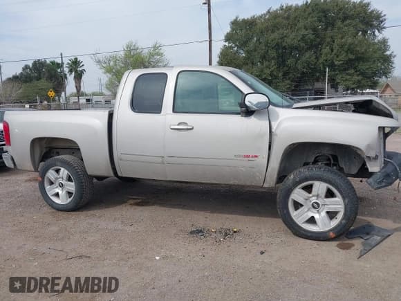 ✅ 2008 Chevrolet Silverado 1500 • VIN: 1GCEC19YX8Z293442 • Lot: 41645039. Wystawiony na IAAI z przebiegiem 128 008 mil. Bezpłatny archiwum sprzedaży aukcyjnych z USA i szczegółowy raport historii pojazdu na DreamBid. Zdjęcie 14.