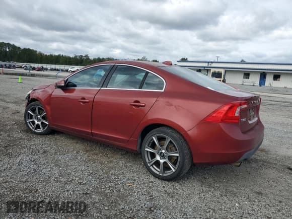 ✅ 2011 Volvo S60 • VIN: YV1902FH7B2014740 • Lot: 81901155. Wystawiony na Copart z przebiegiem 127 597 mil. Bezpłatny archiwum sprzedaży aukcyjnych z USA i szczegółowy raport historii pojazdu na DreamBid. Zdjęcie 2.