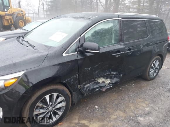 ✅ 2016 Kia Sedona SX • VIN: KNDMC5C11G6143072 • Lot: 41467752. Wystawiony na IAAI z przebiegiem 148 217 mil. Bezpłatny archiwum sprzedaży aukcyjnych z USA i szczegółowy raport historii pojazdu na DreamBid. Zdjęcie 6.