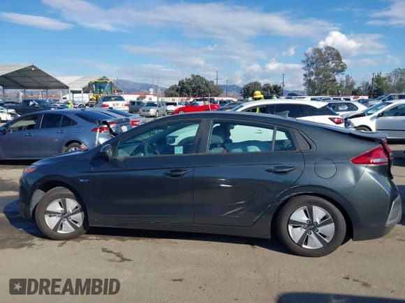 ✅ 2020 Hyundai Ioniq Blue • VIN: KMHC65LC1LU234039 • Lot: 41436456. Wystawiony na IAAI z przebiegiem 28 036 mil. Bezpłatny archiwum sprzedaży aukcyjnych z USA i szczegółowy raport historii pojazdu na DreamBid. Zdjęcie 13.