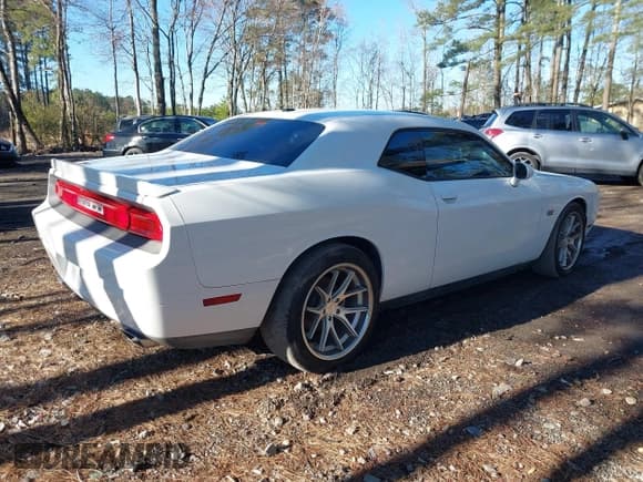 ✅ 2012 Dodge Challenger R/T Plus • VIN: 2C3CDYBT3CH238971 • Lot: 41828207. Wystawiony na IAAI z przebiegiem 123 417 mil. Bezpłatny archiwum sprzedaży aukcyjnych z USA i szczegółowy raport historii pojazdu na DreamBid. Zdjęcie 4.