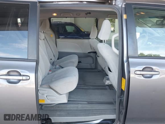 ✅ 2012 Toyota Sienna LE AAS • VIN: 5TDKK3DC6CS193748 • Lot: 43190621. Listed on IAAI with 197,152 mi. Free auction sales archive from the USA and detailed vehicle history report at DreamBid. Image 8.