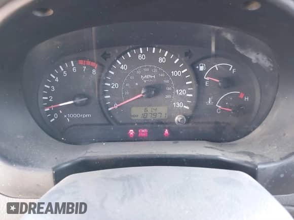 2005 Hyundai Accent GLS z VIN KMHCG45C95U620716, wystawiony jako IAAI lot #41740573 z przebiegiem 187 971 mil mil oraz . Historia ofert i sprzedaży dostępna na DreamBid. Obrazek 7.