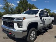 ✅ 2021 Chevrolet Silverado 2500HD LT • VIN: 1GC1YNEY6MF260186 • Lot: 85137715. Wystawiony na Copart z przebiegiem 91 649 mil. Bezpłatny archiwum sprzedaży aukcyjnych z USA i szczegółowy raport historii pojazdu na DreamBid. Zdjęcie 2.
