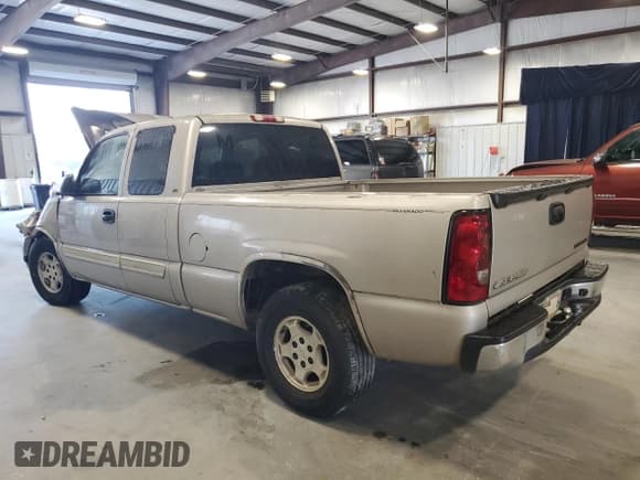 ✅ 2004 Chevrolet Silverado 1500 LS • VIN: 2GCEC19T941284318 • Лот: 73968654. Опубликован ранее на Copart с пробегом 181 484 миль. Бесплатный доступ к архиву аукционных продаж из США и подробный отчёт об истории автомобиля на DreamBid. Изображение 2.