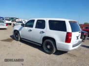 ✅ 2013 Chevrolet Tahoe Commercial • VIN: 1GNLC2E07DR239921 • Lot: 43121086. Wystawiony na IAAI z przebiegiem 116 427 mil. Bezpłatny archiwum sprzedaży aukcyjnych z USA i szczegółowy raport historii pojazdu na DreamBid. Zdjęcie 3.