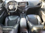 ✅ 2020 Jeep Cherokee Latitude Plus • VIN: 1C4PJMLB4LD501938 • Лот: 84385235. Опубликован ранее на Copart с пробегом 183 321 миль. Бесплатный доступ к архиву аукционных продаж из США и подробный отчёт об истории автомобиля на DreamBid. Изображение 8.