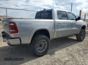 ✅ 2022 Ram 1500 Laramie • VIN: 1C6SRFJM7NN224144 • Лот: 63151434. Опубликован ранее на Copart с пробегом 22 497 миль. Бесплатный доступ к архиву аукционных продаж из США и подробный отчёт об истории автомобиля на DreamBid. Изображение 3.