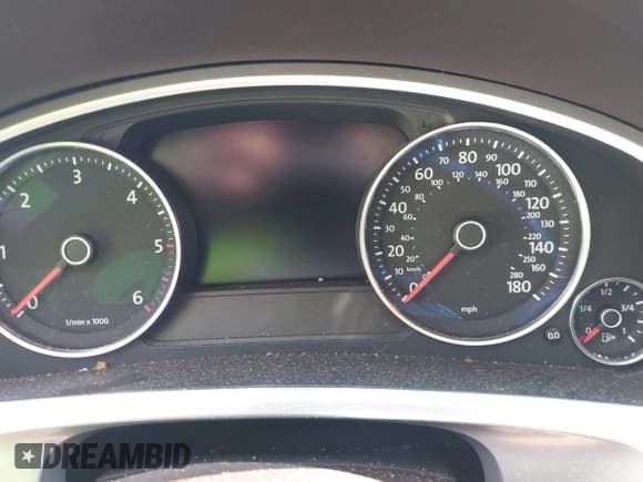 ✅ 2014 Volkswagen Touareg Exec • VIN: WVGEP9BP6ED010186 • Lot: 43203802. Wystawiony na IAAI z przebiegiem Nie podano. Bezpłatny archiwum sprzedaży aukcyjnych z USA i szczegółowy raport historii pojazdu na DreamBid. Zdjęcie 7.