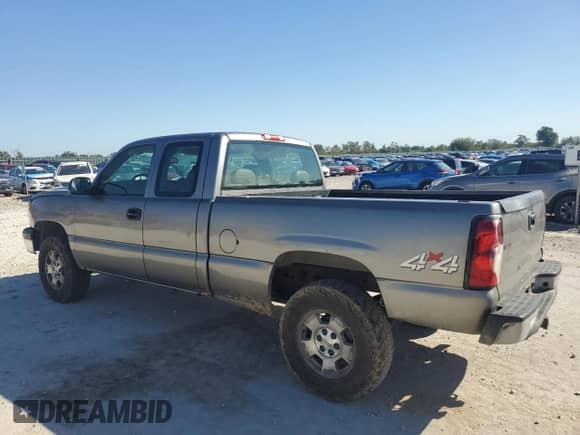 2006 Chevrolet Silverado 1500 LS z VIN 1GCEK19V96Z180314, wystawiony jako Copart lot #74316704 z przebiegiem 304 171 mil mil oraz Szkoda całkowita • Salvage title. Historia ofert i sprzedaży dostępna na DreamBid. Obrazek 2.