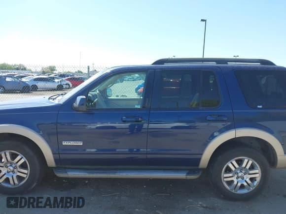 ✅ 2008 Ford Explorer Eddie Bauer • VIN: 1FMEU64E28UA00911 • Lot: 42187858. Wystawiony na IAAI z przebiegiem 187 368 mil. Bezpłatny archiwum sprzedaży aukcyjnych z USA i szczegółowy raport historii pojazdu na DreamBid. Zdjęcie 6.