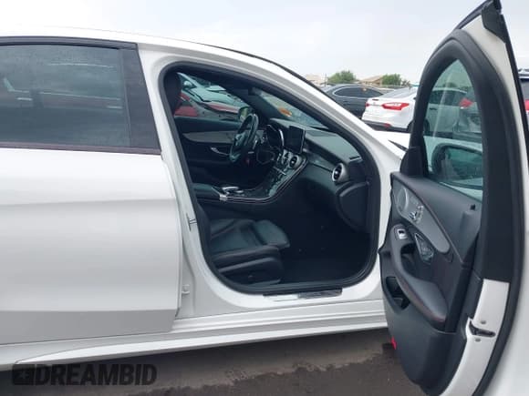 ✅ 2018 Mercedes-Benz C 43 AMG • VIN: 55SWF6EB9JU249968 • Lot: 43419170. Wystawiony na IAAI z przebiegiem 79 931 mil. Bezpłatny archiwum sprzedaży aukcyjnych z USA i szczegółowy raport historii pojazdu na DreamBid. Zdjęcie 5.