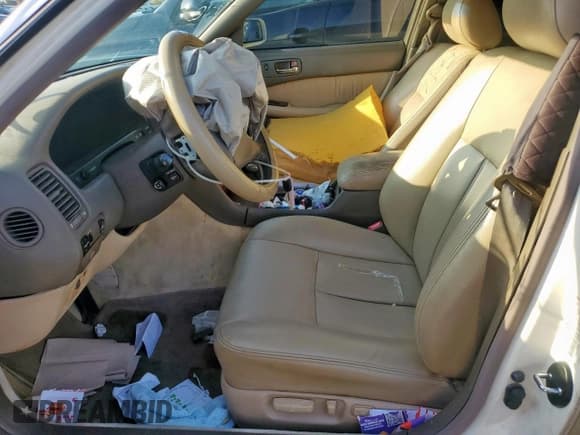 ✅ 1992 Lexus LS • VIN: JT8UF11E0N0123707 • Lot: 81604575. Listed on Copart with 148,756 mi. Free auction sales archive from the USA and detailed vehicle history report at DreamBid. Image 7.