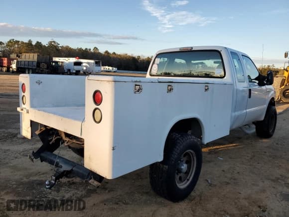 ✅ 2006 Ford F-250 • VIN: 1FDSX21586ED11094 • Лот: 86513434. Опубликован ранее на Copart с пробегом Не указан. Бесплатный доступ к архиву аукционных продаж из США и подробный отчёт об истории автомобиля на DreamBid. Изображение 3.