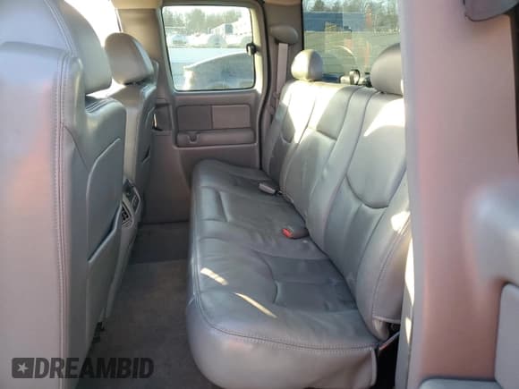 ✅ 2004 GMC Sierra Denali • VIN: 2GTFK69U541332085 • Лот: 43431005. Опубликован ранее на Copart с пробегом 94 507 миль. Бесплатный доступ к архиву аукционных продаж из США и подробный отчёт об истории автомобиля на DreamBid. Изображение 10.