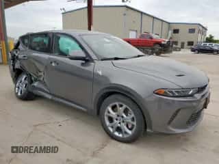 2024 Dodge Hornet R/T z VIN ZACPDFCW4R3A29263, wystawiony jako Copart lot #63423425 z przebiegiem 25 382 mil mil oraz Nie do naprawy • Non repairable. Historia ofert i sprzedaży dostępna na DreamBid. Obrazek 4.