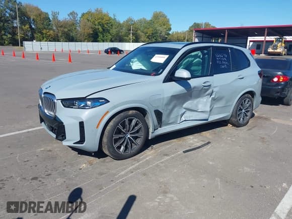 ✅ 2025 BMW X5 xDrive50e • VIN: 5UX43EU06S9Y71451 • Lot: 43500886. Listed on IAAI with Not provided. Free auction sales archive from the USA and detailed vehicle history report at DreamBid. Image 2.