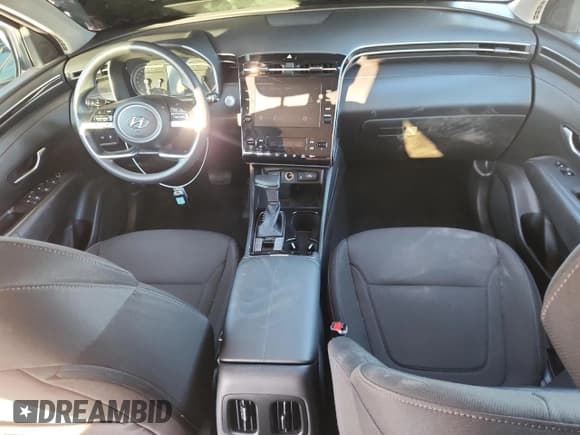 ✅ 2024 Hyundai Tucson SEL • VIN: 5NMJB3DE3RH415171 • Lot: 82661405. Wystawiony na Copart z przebiegiem 28 920 mil. Bezpłatny archiwum sprzedaży aukcyjnych z USA i szczegółowy raport historii pojazdu na DreamBid. Zdjęcie 8.