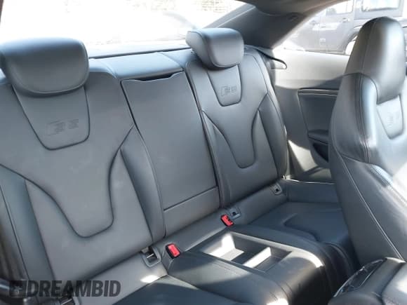 ✅ 2012 Audi S5 Premium Plus • VIN: WAUCVAFR1CA003754 • Lot: 41492517. Wystawiony na IAAI z przebiegiem 116 082 mil. Bezpłatny archiwum sprzedaży aukcyjnych z USA i szczegółowy raport historii pojazdu na DreamBid. Zdjęcie 8.