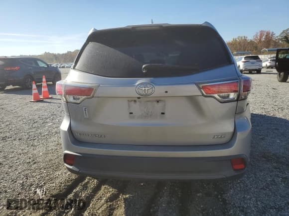 ✅ 2015 Toyota Highlander XLE • VIN: 5TDKKRFH5FS067932 • Lot: 91206675. Wystawiony na Copart z przebiegiem 136 964 mil. Bezpłatny archiwum sprzedaży aukcyjnych z USA i szczegółowy raport historii pojazdu na DreamBid. Zdjęcie 6.