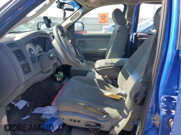 2007 Dodge Dakota SLT z VIN 1D7HW48N07S145519, wystawiony jako Copart lot #56992145 z przebiegiem Nie podano mil oraz Szkoda całkowita • Salvage title. Historia ofert i sprzedaży dostępna na DreamBid. Obrazek 7.