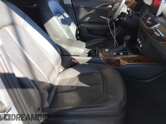 ✅ 2014 Audi A6 Premium Plus • VIN: WAUGFAFC5EN036309 • Lot: 43470364. Wystawiony na IAAI z przebiegiem 188 865 mil. Bezpłatny archiwum sprzedaży aukcyjnych z USA i szczegółowy raport historii pojazdu na DreamBid. Zdjęcie 5.