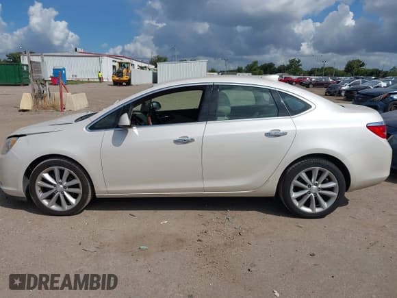 ✅ 2015 Buick Verano Group • VIN: 1G4PS5SK5F4141454 • Lot: 43289210. Wystawiony na IAAI z przebiegiem 88 125 mil. Bezpłatny archiwum sprzedaży aukcyjnych z USA i szczegółowy raport historii pojazdu na DreamBid. Zdjęcie 15.