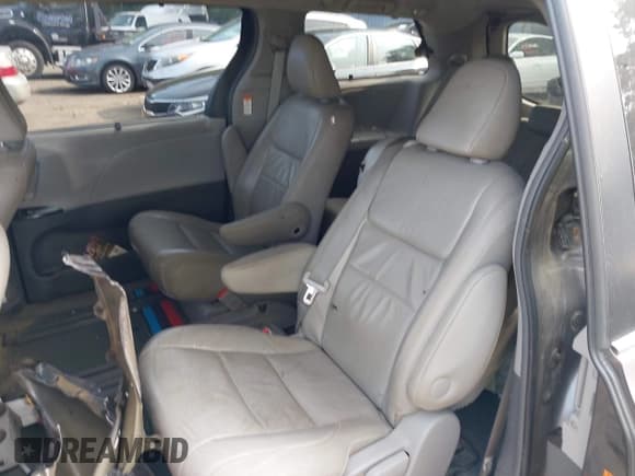 ✅ 2017 Toyota Sienna XLE Auto Access Seat • VIN: 5TDYZ3DC0HS864831 • Lot: 42380975. Listed on IAAI with 116,556 mi. Free auction sales archive from the USA and detailed vehicle history report at DreamBid. Image 8.