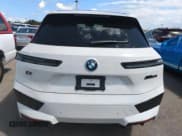 ✅ 2024 BMW iX M60 • VIN: WB533CF09RCP44832 • Lot: 74846884. Wystawiony na Copart z przebiegiem Nie podano. Bezpłatny archiwum sprzedaży aukcyjnych z USA i szczegółowy raport historii pojazdu na DreamBid. Zdjęcie 6.