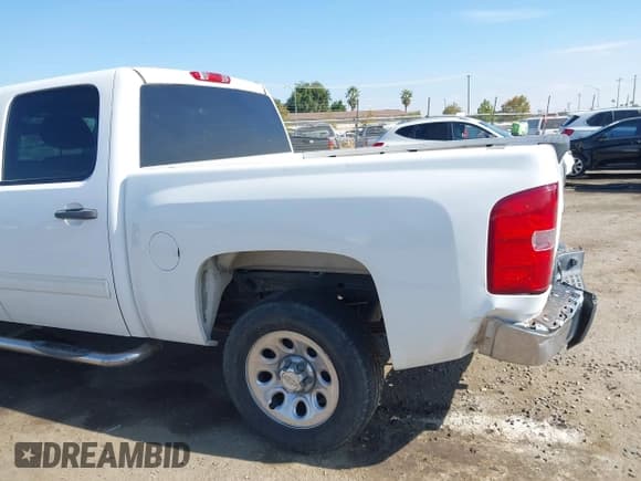✅ 2011 Chevrolet Silverado 1500 LS • VIN: 3GCPCREA5BG408018 • Lot: 43217341. Wystawiony na IAAI z przebiegiem 190 884 mil. Bezpłatny archiwum sprzedaży aukcyjnych z USA i szczegółowy raport historii pojazdu na DreamBid. Zdjęcie 21.