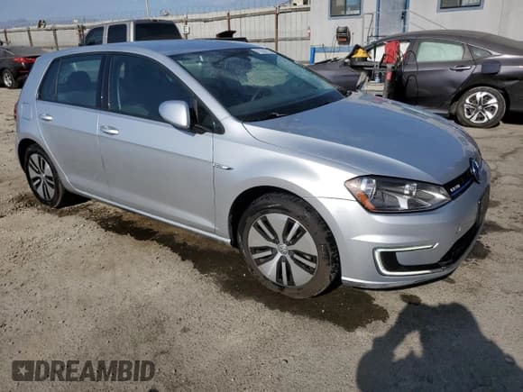 ✅ 2016 Volkswagen Golf SE • VIN: WVWKP7AU9GW911546 • Lot: 71232775. Wystawiony na Copart z przebiegiem 47 789 mil. Bezpłatny archiwum sprzedaży aukcyjnych z USA i szczegółowy raport historii pojazdu na DreamBid. Zdjęcie 4.